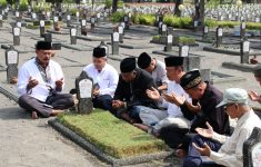 Doa Dan Tata Cara Ziarah Kubur yang Benar
