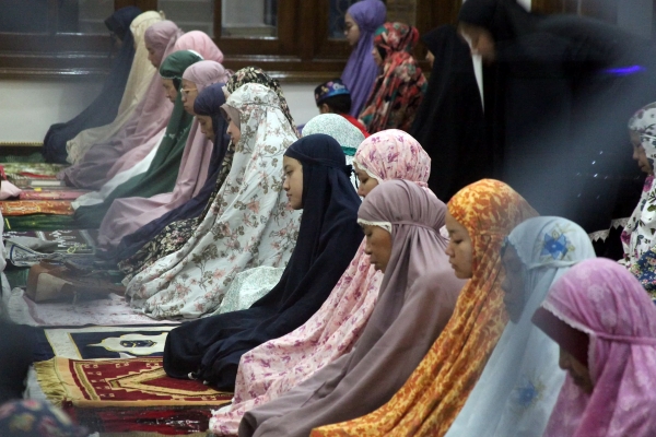 Niat Sholat Tarawih Sebagai Makmum dan Imam