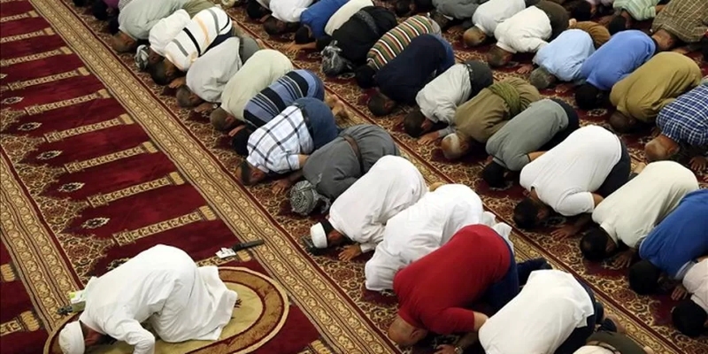 Jumlah Rakaat Sholat Tarawih Menurut NU dan Muhammadiyah