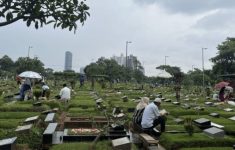 Jangan Asal Datang! Ini Hal Wajib yang Harus Dilakukan Saat Ziarah Kubur