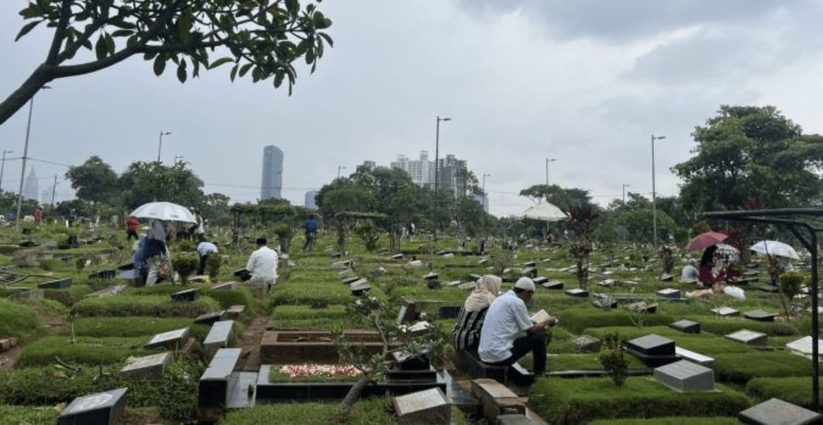 Jangan Asal Datang! Ini Hal Wajib yang Harus Dilakukan Saat Ziarah Kubur