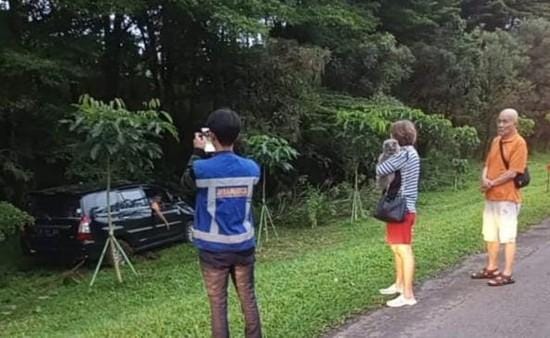 Kecelakaan Tunggal Tol Jagorawi Mobil Kijang Innova Nyelonong Ke Rerumputan, Diduga Sopir Mengantuk