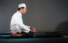 Shalat Tarawih Sendiri di Rumah Apakah Boleh, atau Harus Berjamaah? Ini Penjelasannya!