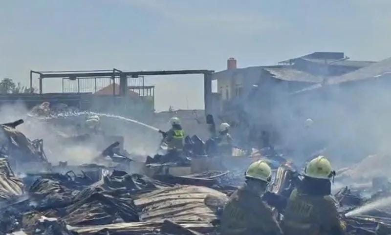 Kebakaran Besar di Kalideres Jakbar, Akses Tegal-Benda Lumpuh Total