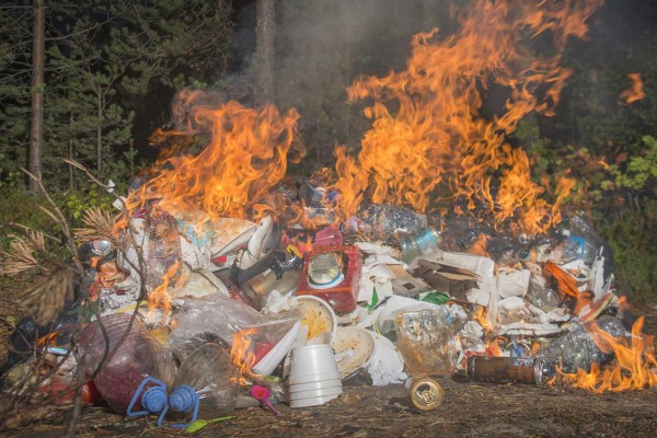 Besaran Sanksi Denda Bakar Sampah di Jakarta, Segini Nominal dan Risiko Bahayanya!