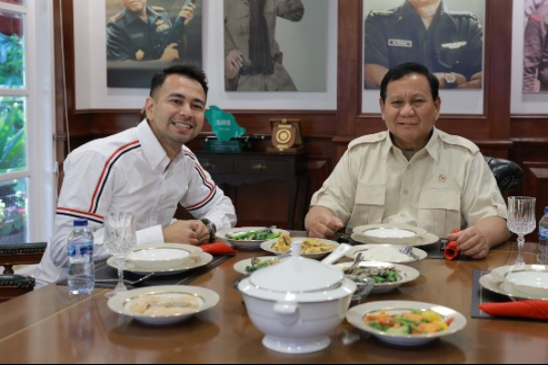 Terungkap! Isi Parsel Presiden Prabowo untuk Raffi Ahmad yang Bikin Netizen Penasaran