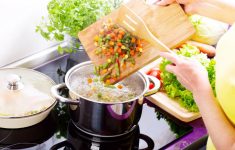 5 Tips Hemat Gas Saat Masak, Bahlil Peringatankan di Tengah Krisis Energi