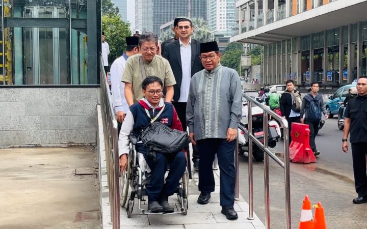 Akses Transportasi Umum untuk Disabilitas Disorot, Warga Sampaikan Keluhan ke Pramono Anung: Haltenya Masih Tinggi-Tinggi