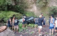 Pulang Kondangan Berujung Maut, Mobil Terjun ke Jurang 100 Meter di Bali