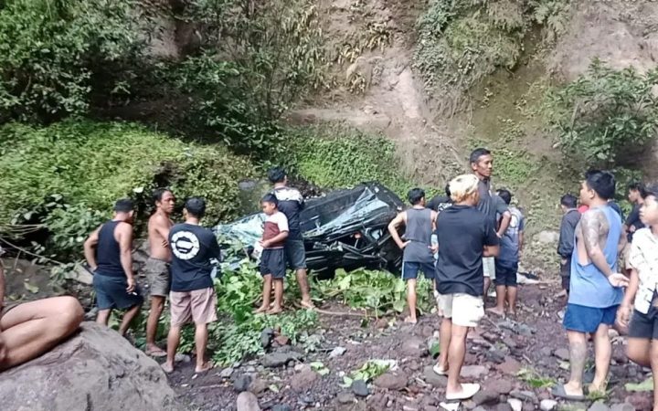 Pulang Kondangan Berujung Maut, Mobil Terjun ke Jurang 100 Meter di Bali