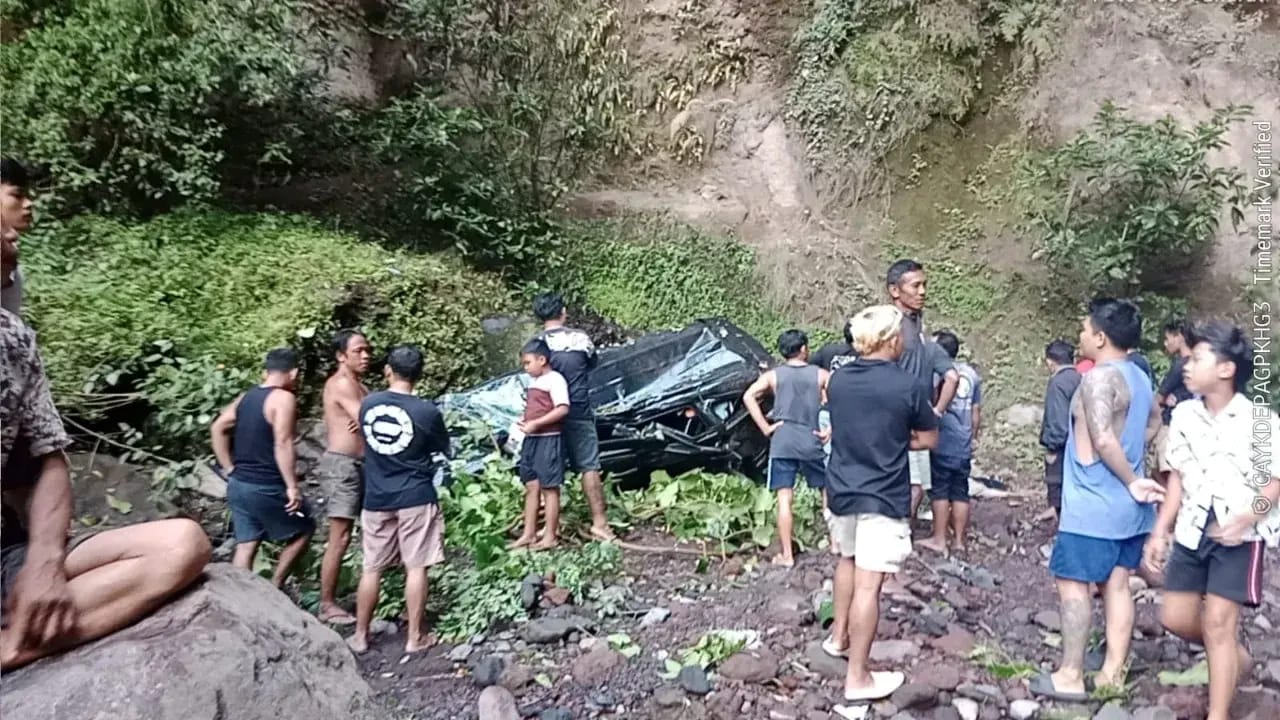 Pulang Kondangan Berujung Maut, Mobil Terjun ke Jurang 100 Meter di Bali