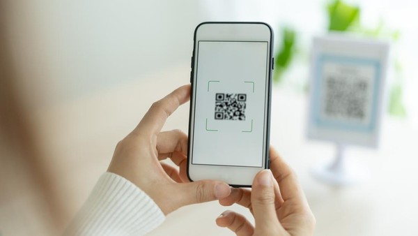 Stiker QR Judol Bertebaran di Jakarta, Pramono Minta Satpol PP Lakukan Screening