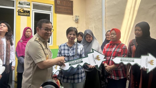 Pramono Serahkan 26 Rumah Hasil Bedah Rumah Baznas DKI, Anggaran Rp50-55 Juta Per Unit