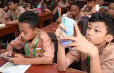 PP Tunas Mulai Berlaku, Sekolah di Jakarta Perketat Penggunaan Gadget Siswa
