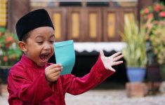 Bolehkah Orang Tua Memanfaatkan Uang THR Anak