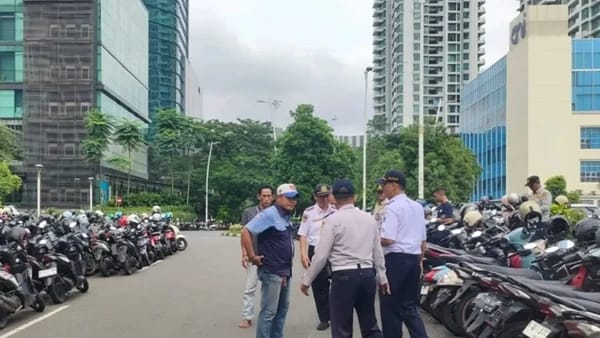 Viral Bayar Parkir Motor Rp 10 Ribu Berdalih THR, Jukir di Jakbar Ditegur Dishub