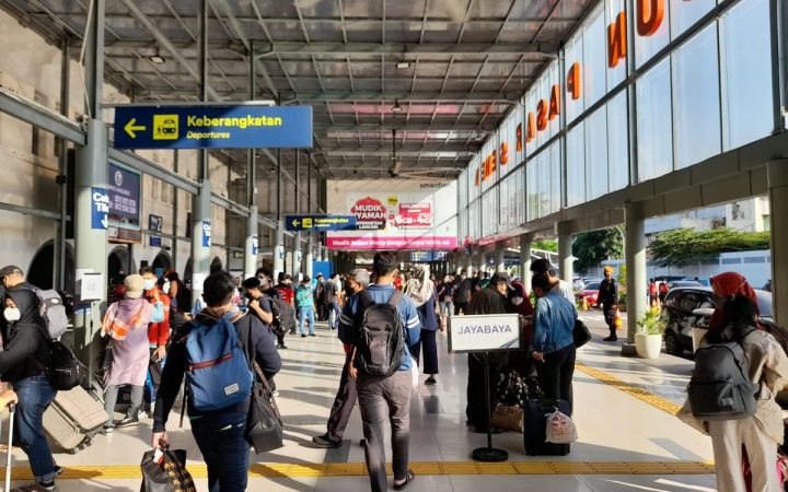 H-8 Lebaran 2026 Pasar Senen Jadi Titik Keberangkatan Stasiun Kereta Terpadat di Jakarta