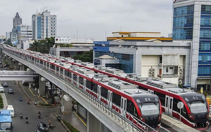 Perjalanan Bandung-Jakarta Tersendat