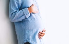 Ibu Hamil Asal Sumenep Ditandu Saat Hendak Melahirkan, Lewati Bukit Curam 80 Derajat