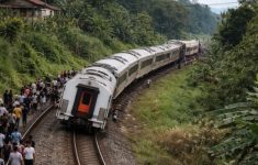 7 Fakta KA Bangunkarta Anjlok di Bumiayu Brebes: 3 Gerbong Keluar Rel