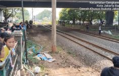 Tanpa Identitas! Pria Tertabrak KRL di Stasiun Rawa Buaya Hingga Tewas Terpental 50 Meter