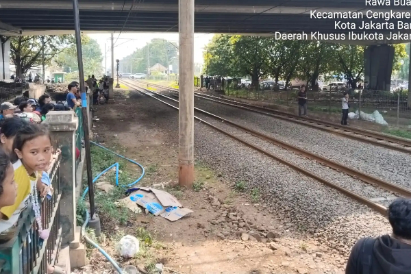 Tanpa Identitas! Pria Tertabrak KRL di Stasiun Rawa Buaya Hingga Tewas Terpental 50 Meter