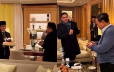 Presiden Prabowo Rayakan Ulang Tahun Seskab Teddy di Perancis, Netizen: Semoga Membawa Manfaat