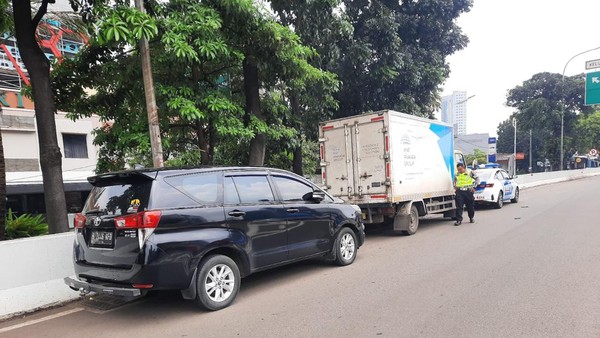 Tabrakan Beruntun di Tol Exit Lenteng Agung, 5 Kendaraan Saling Tabrak
