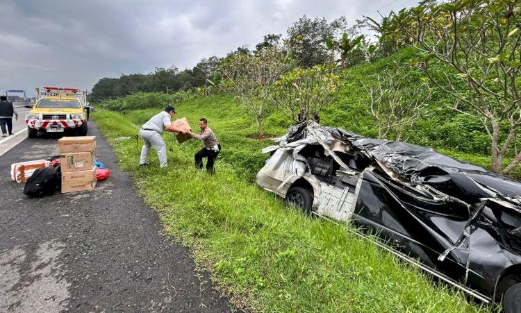 Mobil Rombongan dari Jakarta Kecelakaan di Tol Semarang-Solo, 2 Orang Tewas