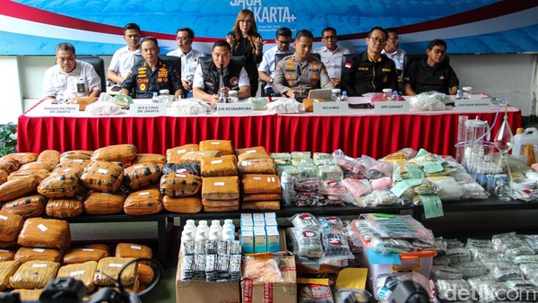 Polda Metro Jaya Bongkar 'Pabrik' Ekstansi di Apartemen Jaktim, Dua Tersangka Ditangkap