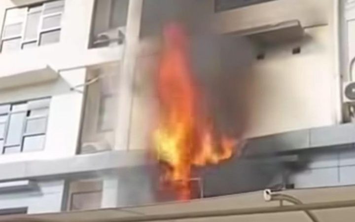 Detik-detik Kebakaran Polres Metro Jakarta Barat, Api Sempat Berkobar dari Sisi Gedung