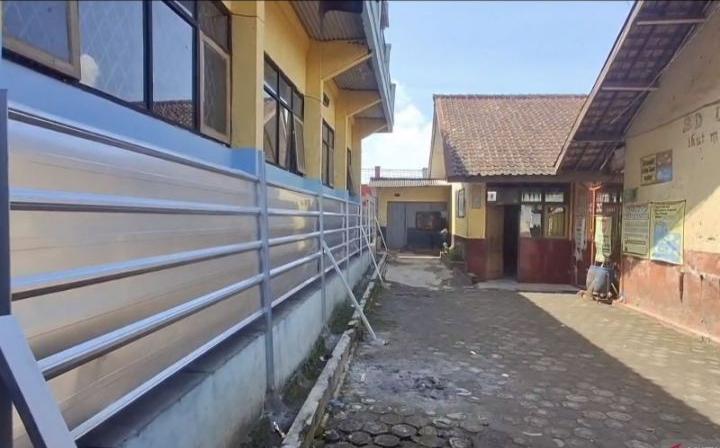 Akibat Sengketa Lahan, SDN Banusari Bandung Barat Dipagar dan KBM Terganggu