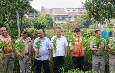 Wali Kota Jakbar Dorong Perempuan Jadi Motor Ketahanan Pangan di Hari Kartini