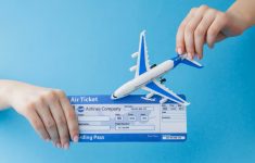 Harga Tiket Pesawat Melonjak Tajam