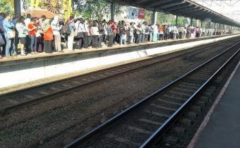 KRL Cikarang-Bekasi Lumpuh