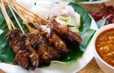 Rahasia Membuat Sate Kambing Empuk