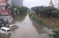 Banjir Bandung Rendam Akses Masuk Stadion Si Jalak Harupat, Mobilitas Warga Terganggu