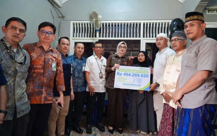BPJS Ketenagakerjaan Serahkan Santunan Rp494 Juta untuk Korban KRL Bekasi