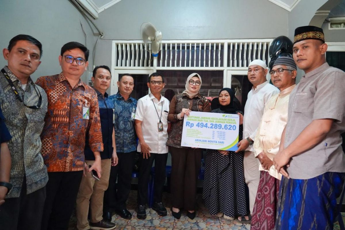 BPJS Ketenagakerjaan Serahkan Santunan Rp494 Juta untuk Korban KRL Bekasi