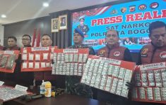 Terungkap! Modus Ibu-ibu Pengedar Sabu di Bogor Taruh Narkoba 1 Kg di Bagasi Motor
