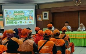 Keluraha Cengkareng Barat Adakan Sosialisasi Ingub Pilah Sampah Kepada PPSU dan RPTRA