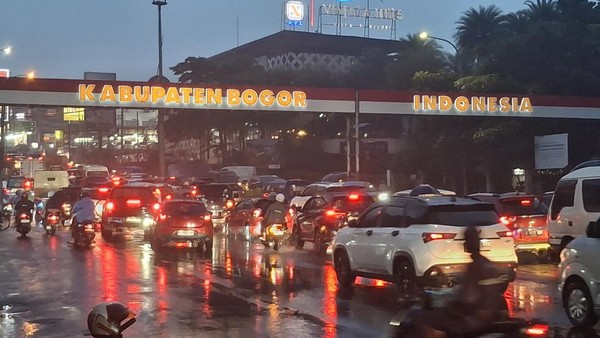 One Way di Jalur Puncak Resmi Berakhir, Arus Lalu Lintas Kembali Normal Dua Arah