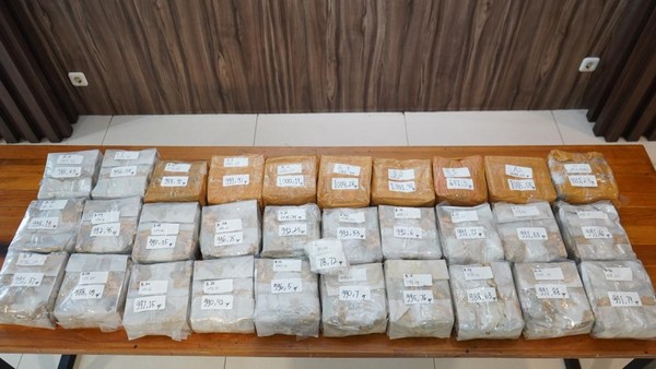 Pria 32 Tahun Simpan 32 Kg Sabu Jaringan Malaysia Ditangkap Polisi di Jakut