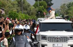 Prabowo Minta Pindad Buat Mobil Presiden dari Kaca: Yang Ada Kursi Tapi Kelihatan Berdiri