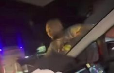 Viral Sopir Mobil Dipukul Gegara Klakson Panjang di Cibubur, Pelaku Ngamuk Rusak Mobil Korban