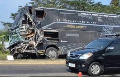Bus Tabrak Belakang Truk di Tol Cipali, Satu Penumpang Tewas Dua Luka-luka