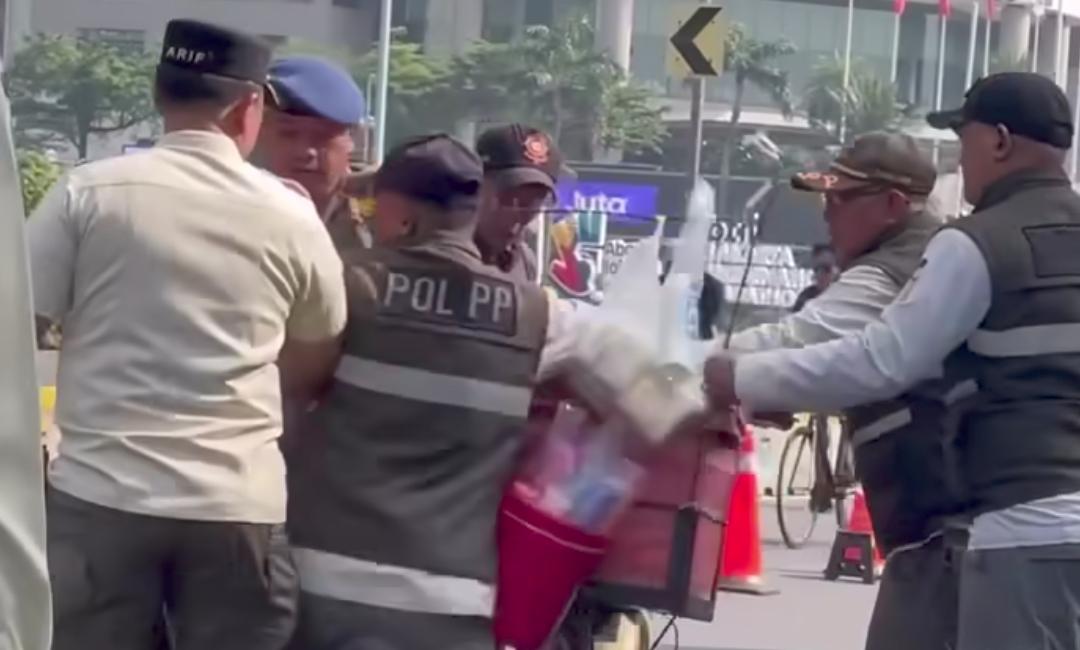 Viral Pedagang Es Krim Ditertibkan Saat CFD Bunderan HI, Satpol PP DKI Minta Maaf