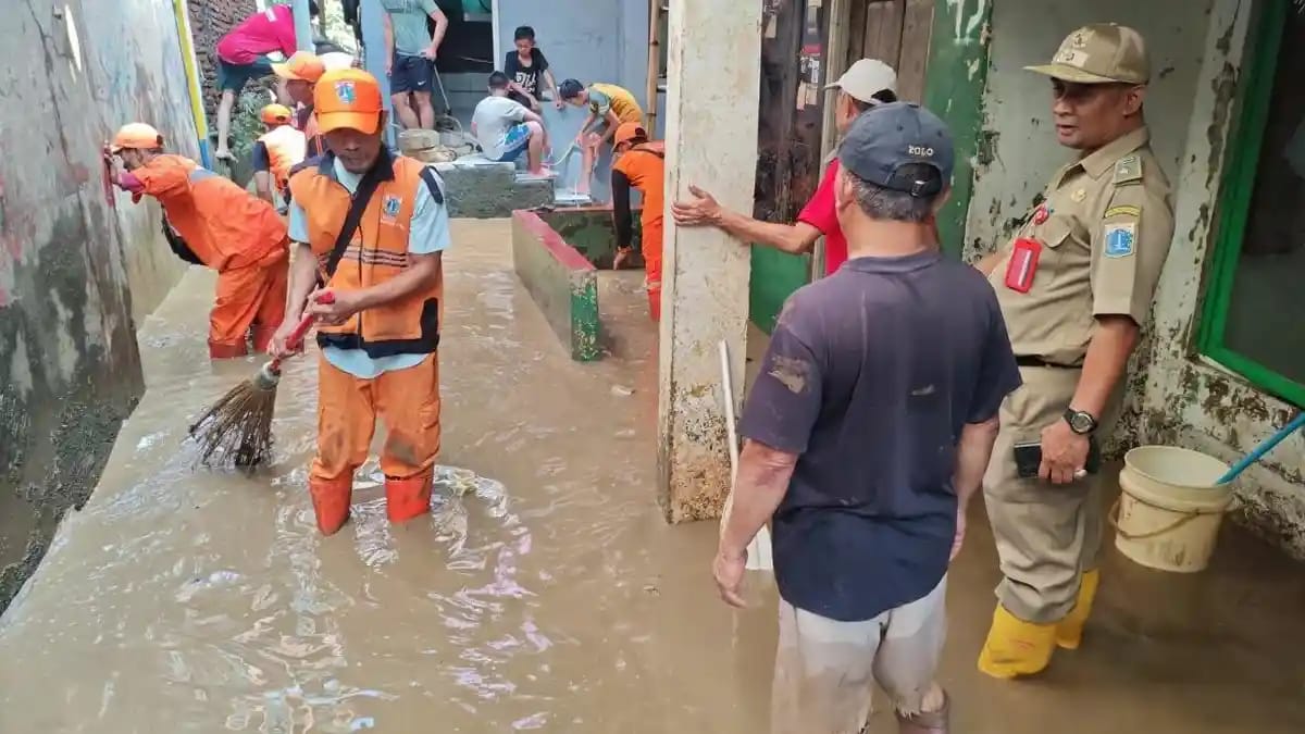 31 RT di Jaksel dam Jaktim Terendam Banjir, Ketinggian Air Capai 130 Cm