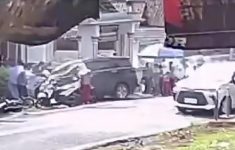 Mobil Kadis Pandeglang Tabrak Kerumunan Siswa SD: Ada yang Masuk Kolong, Selokan, 1 Tewas