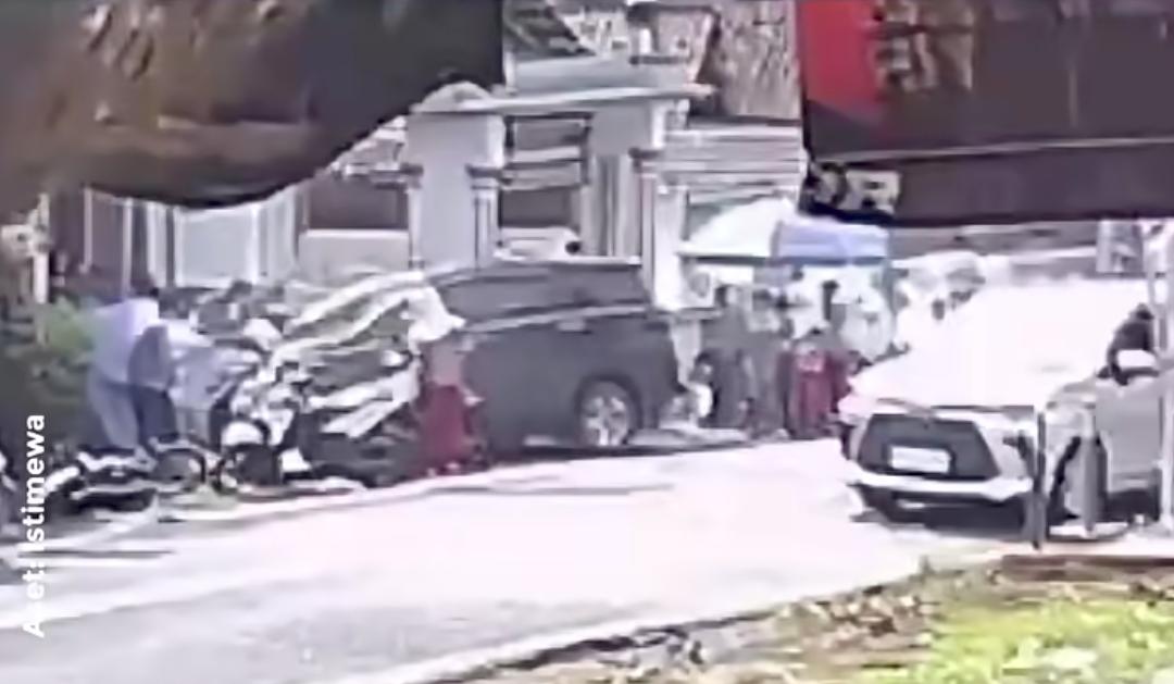 Mobil Kadis Pandeglang Tabrak Kerumunan Siswa SD: Ada yang Masuk Kolong, Selokan, 1 Tewas